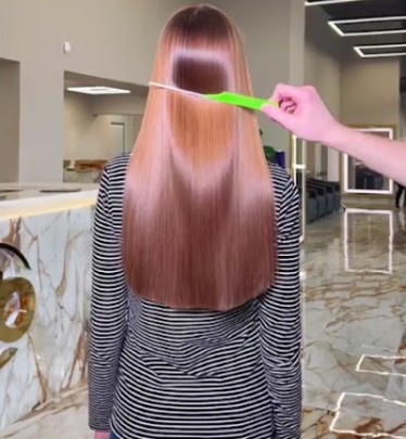 Keratin specialist working in Miami hair salon