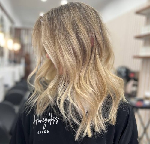 Professional Hair Stylist at Womens Haircut NYC